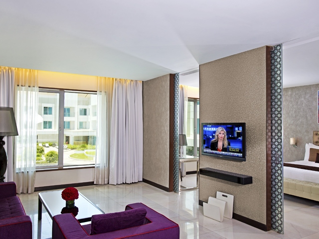 Deluxe Suite_640x480-3-300x225.jpg